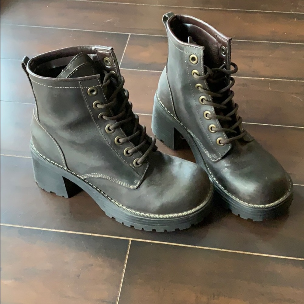 Heeled boots